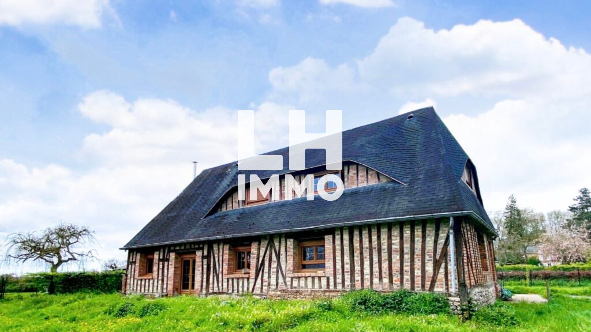 Charmante longère Normande d’environ 135 m² avec vie de plain pied