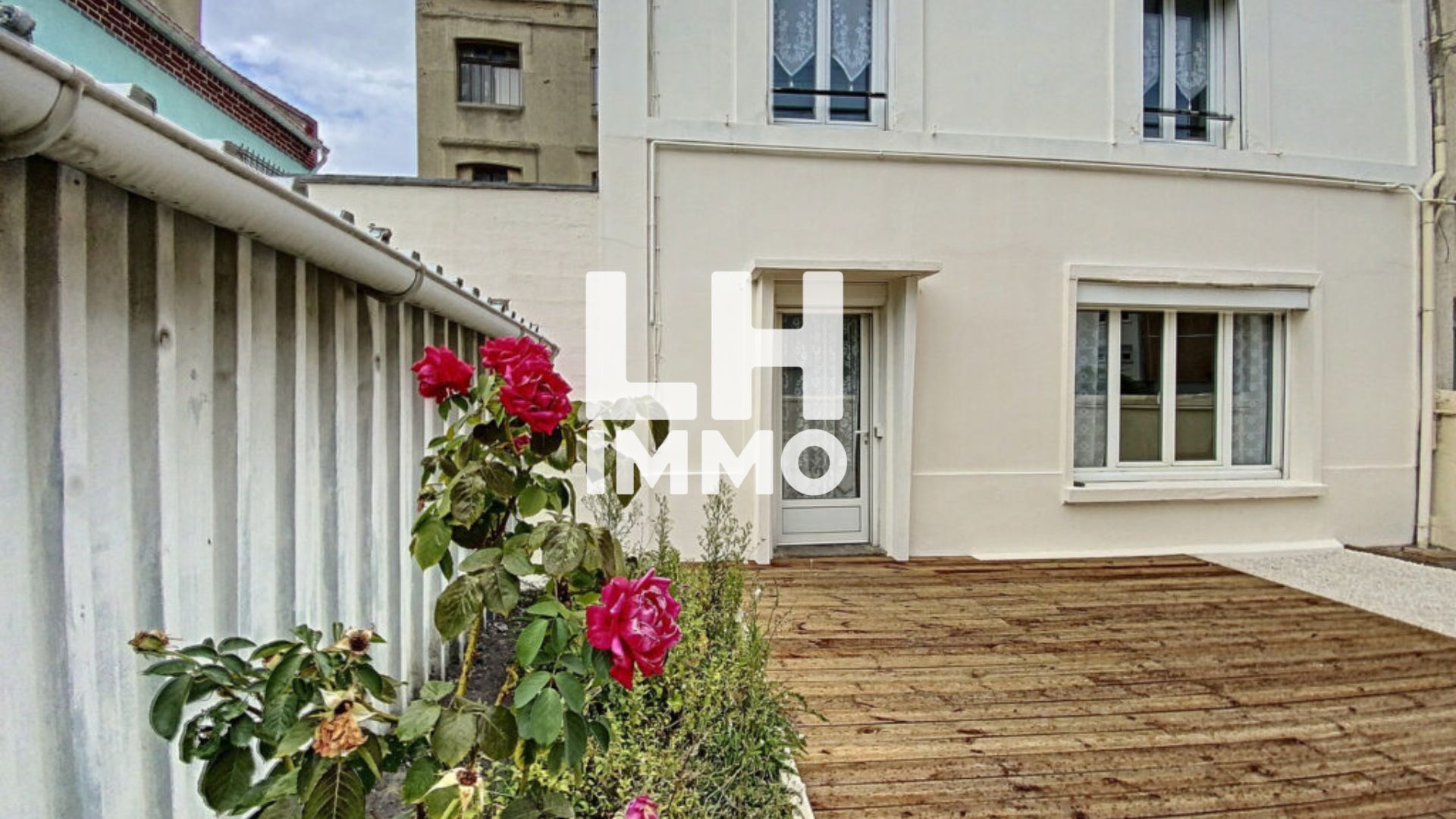 Maison familiale vie de plain pied avec 4 chambres, un extérieur et un garage